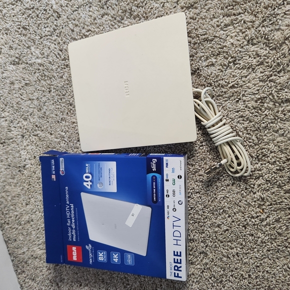 RCA Indoor Flat HDTV Antenna | 40 Mile Range | 8K & 4K Compatible - Picture 1 of 4